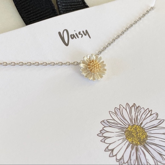 💓 Dainty Daisy Necklace - Picture 3 of 3